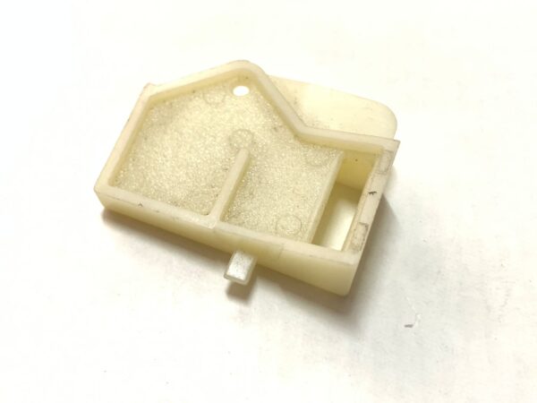 GRAMPO PRESILHA TAMPA TRASEIRA TOUAREG ORIGINAL VW 7L6827045 - Imagem 3