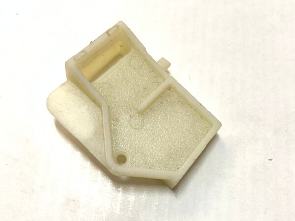 GRAMPO PRESILHA TAMPA TRASEIRA TOUAREG ORIGINAL VW 7L6827045 - Imagem 4