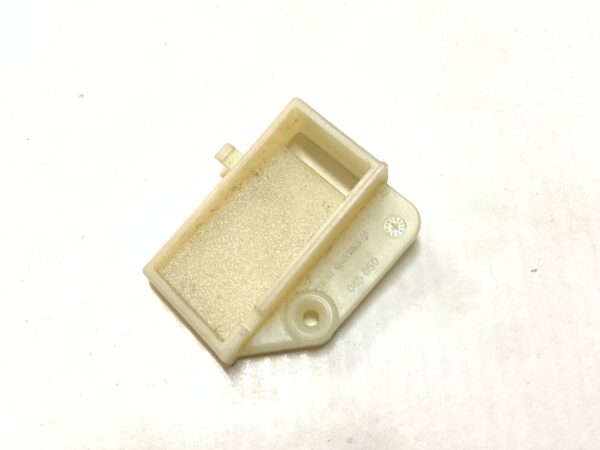 GRAMPO PRESILHA TAMPA TRASEIRA TOUAREG ORIGINAL VW 7L6827045